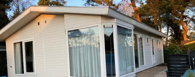 Een chalet renoveren in Giethoorn zorgt voor een zorgeloze vakantie.