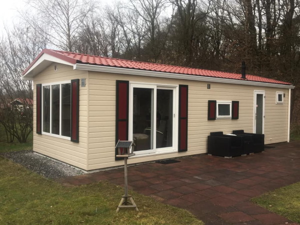 De montage van kunststof gevelbekleding bij je chalet biedt veel voordelen